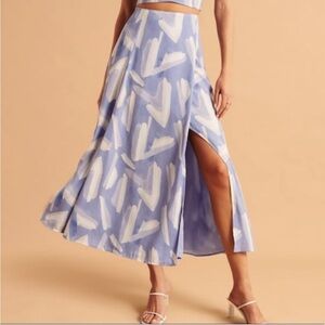 ABERCROMBIE BLUE AND WHITE FLOWY MIDI SKIRT